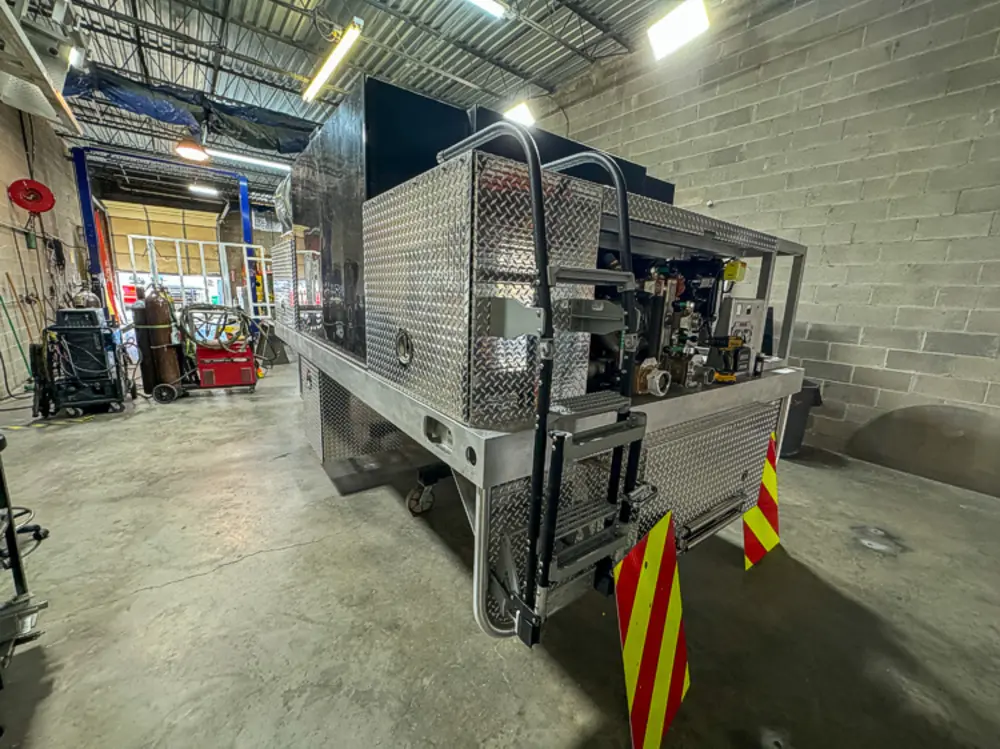 Unfinished body compartment structure in bay, photo 130 of 303.